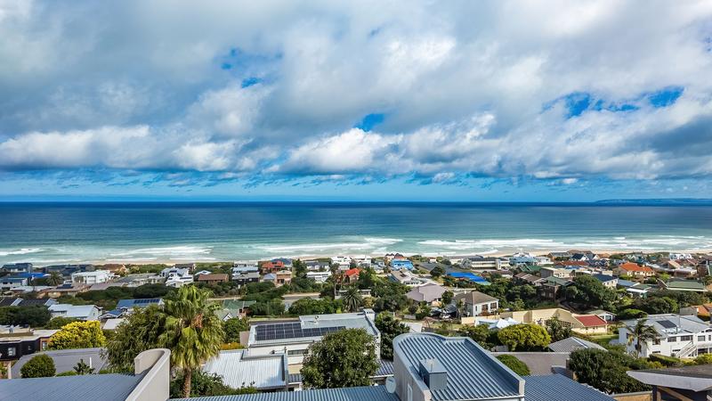 6 Bedroom Property for Sale in Outeniqua Strand Western Cape
